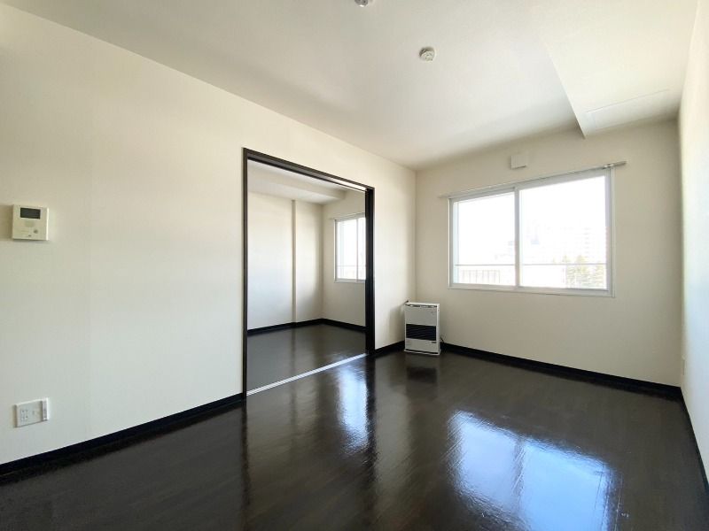 居室・リビング　反転タイプの画像です。