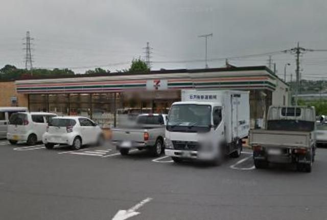 コンビニ　セブンイレブン（コンビニ）まで563m