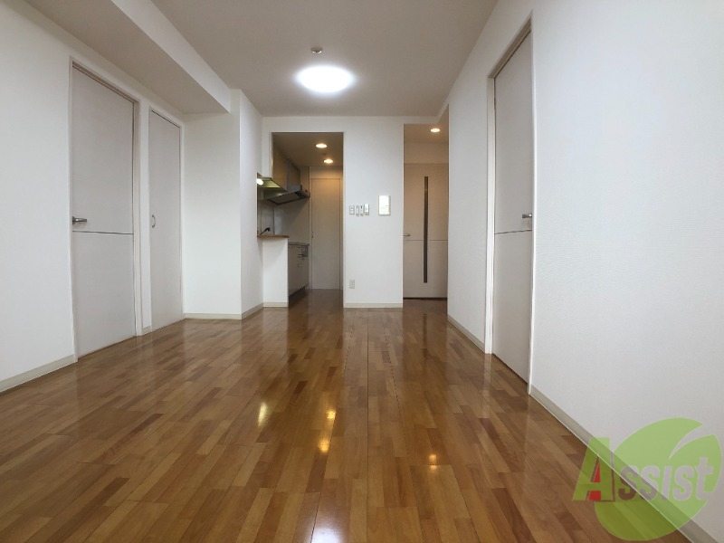 居室・リビング　１２．８帖のリビングです。食卓を囲める広さがあります。