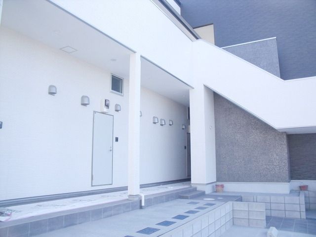 エントランス　お部屋探しは【タウンハウジング千葉店】にお任せ下さい♪