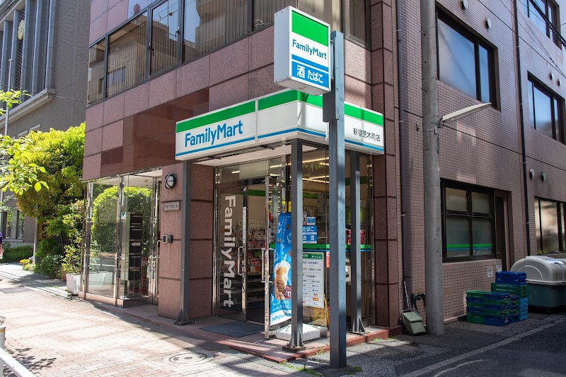 コンビニ　ファミリーマート新宿荒木町店（コンビニ）まで346m