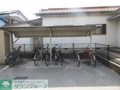 その他　屋根付き駐輪場