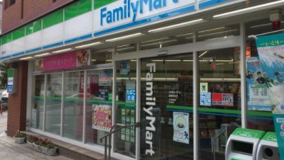 コンビニ　ファミリーマート 鶴橋店（コンビニ）まで252m