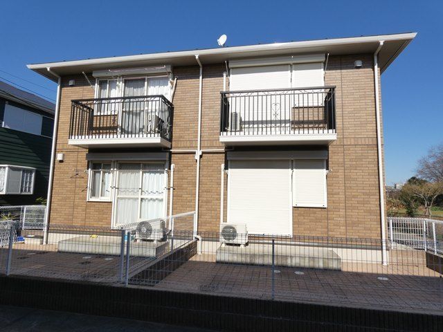 建物外観　戸建て感覚で住めるメネットタイプのアパートです