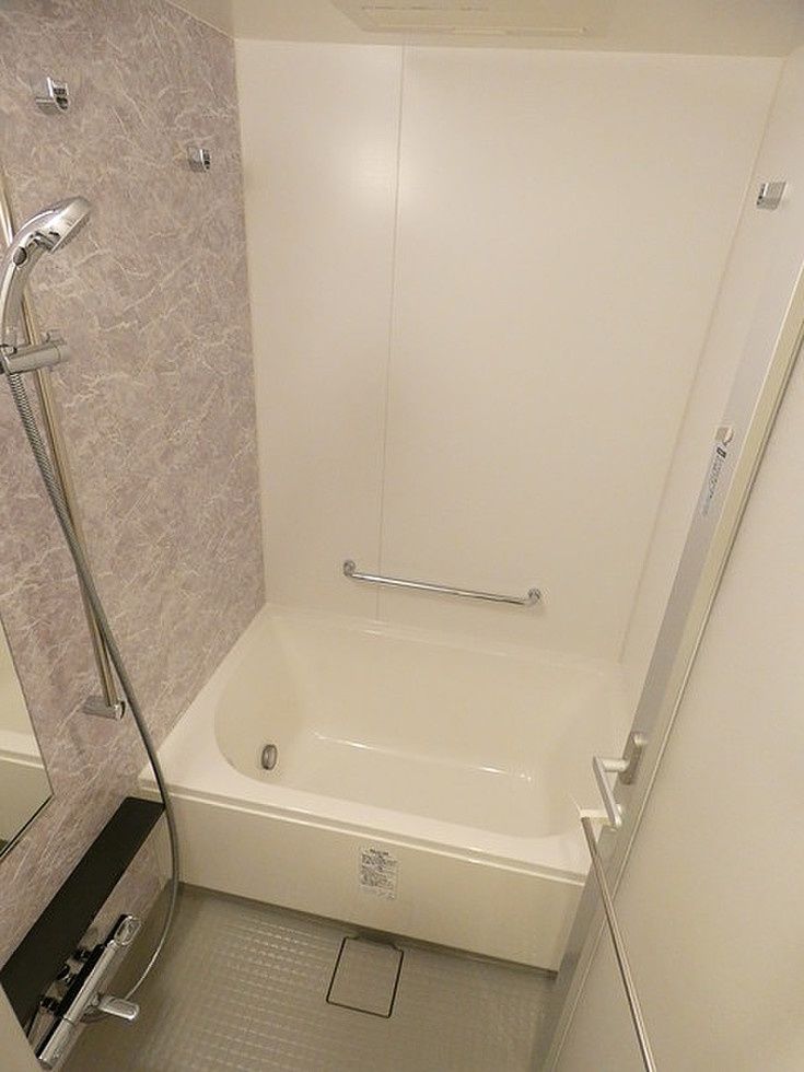 バス・シャワールーム　写真は同タイプ住居です。