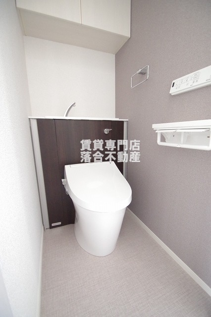 トイレ　温水洗浄暖房便座付き♪