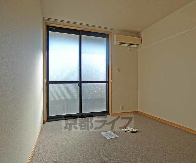 レオパレス三井田IIの居間写真