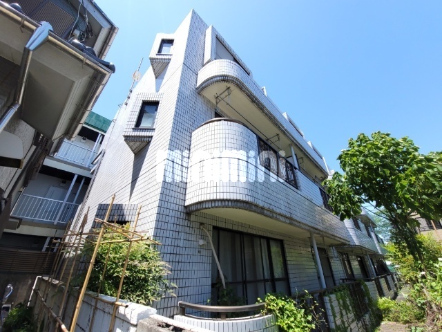 建物外観　お洒落な外観のコンクリートマンション。