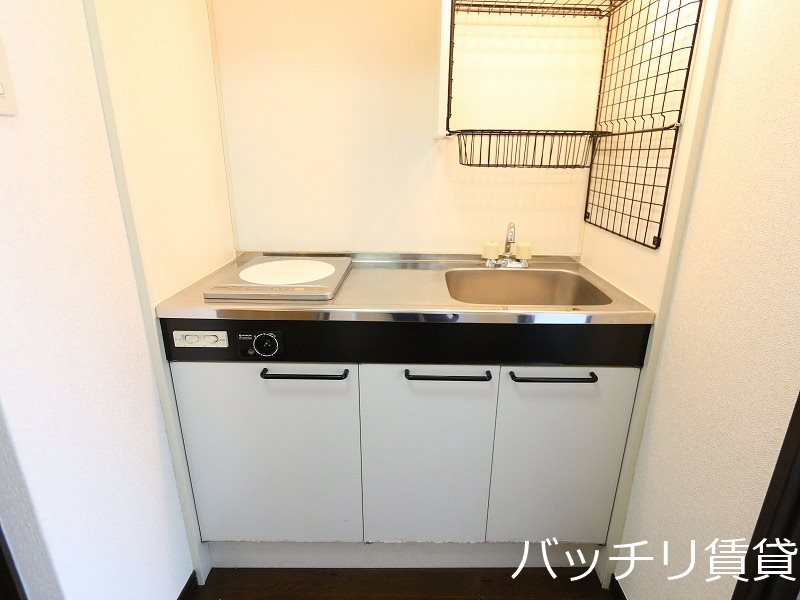 キッチン　別号室タイプの為、現状を優先いたします