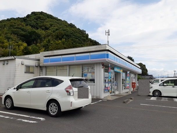 コンビニ　ローソン国分山下町店（コンビニ）まで650m