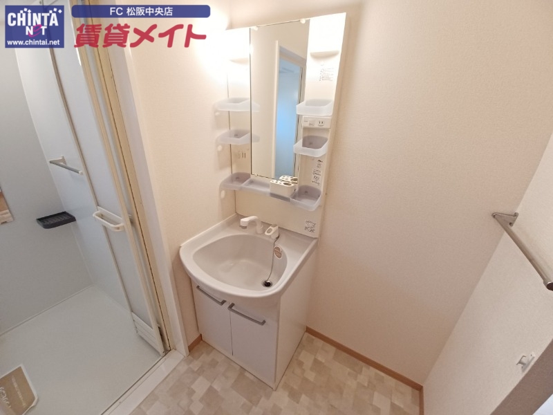洗面設備　同型参考写真