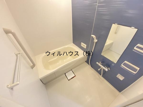 バス・シャワールーム　浴室乾燥機、追い焚き機能付きバス！