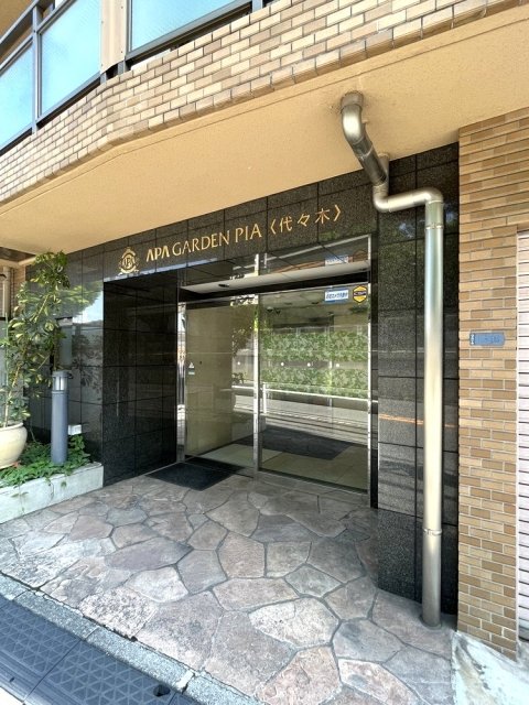 エントランス　ゆとりのあるエントランスです