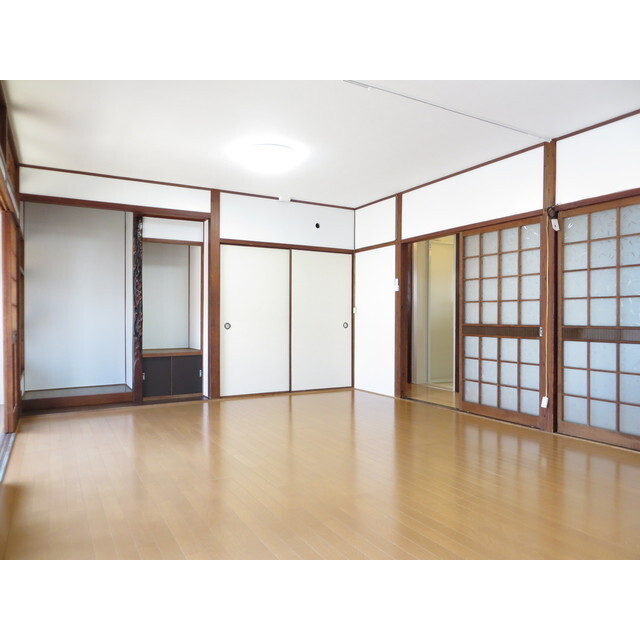 居室・リビング　※入居中のため、前回募集時の写真です。