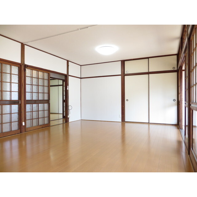 居室・リビング　※入居中のため、前回募集時の写真です。