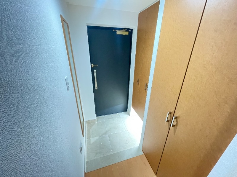 玄関　ゆとりある設計で、お客様を心地よく迎える玄関口。