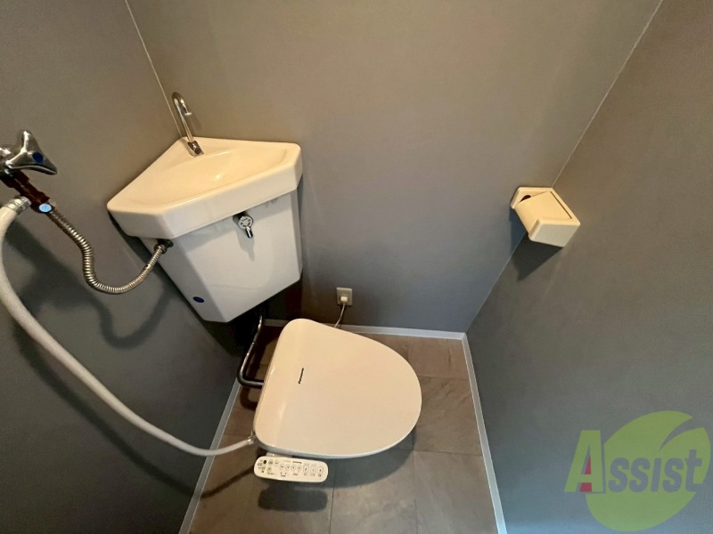 トイレ　こちらはトイレです。清潔感があり、安心して使用できます。