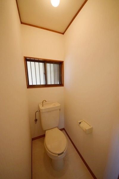 トイレ　★トイレに窓があるのはいいですね★