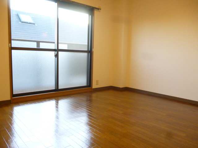 居室・リビング　日当たりの良いお部屋です