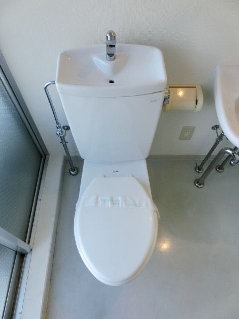 トイレ　トイレはシンプルですね。