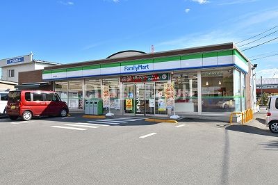 コンビニ　ファミリーマート甲府昭和店（コンビニ）まで226m