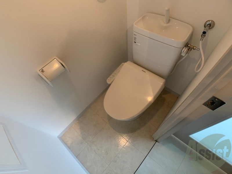 トイレ　こちらはトイレです。清潔感があり、安心して使用できます。