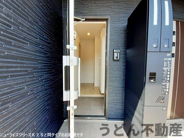 玄関　うどん県のお部屋探しはうどん不動産へ うどんちゃんとLINE