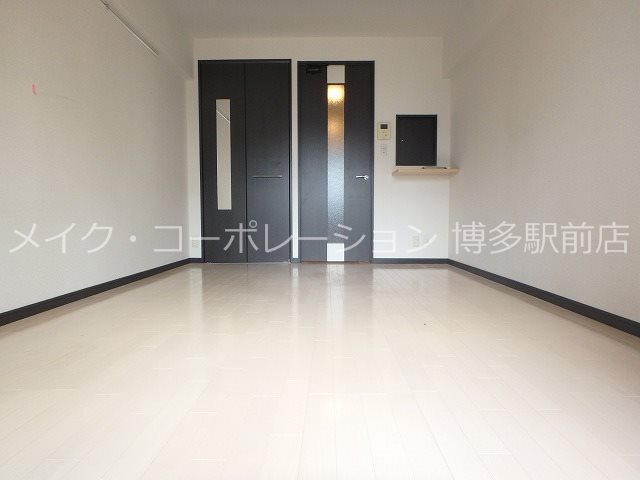 居室・リビング　同物件、別部屋の写真です。
