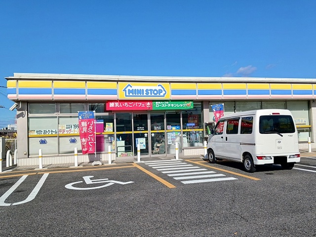 コンビニ　ミニストップ（コンビニ）まで800m