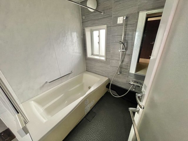 バス・シャワールーム　＊居住中のため別部屋参照