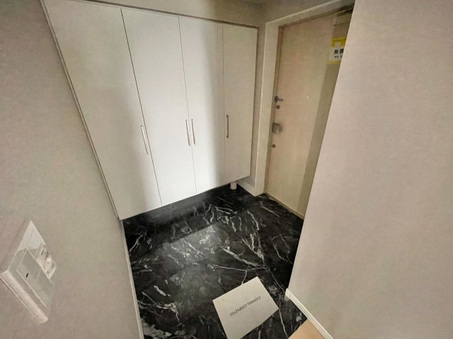 玄関　＊居住中のため別部屋参照