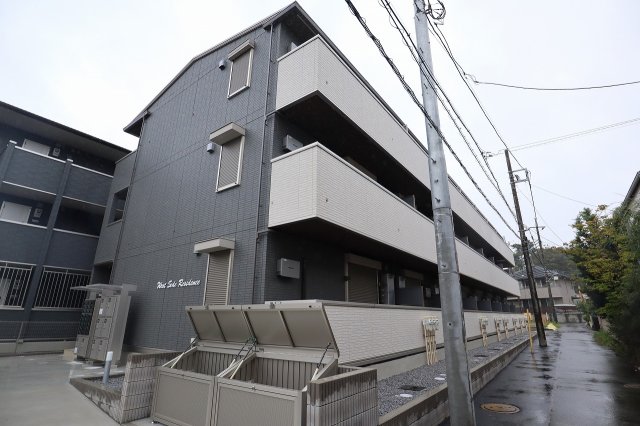建物外観　落ち着いた雰囲気の外観です