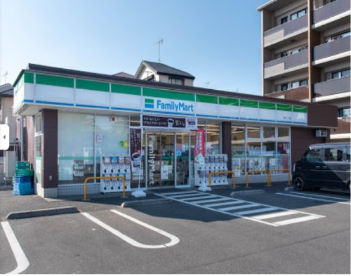 コンビニ　ファミリーマート 鹿骨二丁目店（コンビニ）まで270m