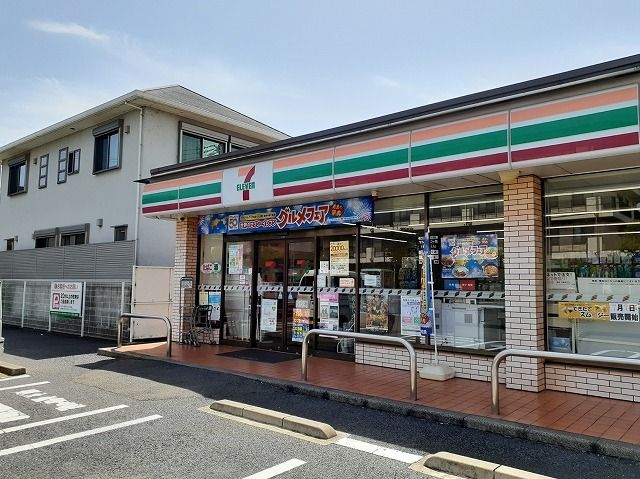 コンビニ　セブンイレブン（コンビニ）まで300m