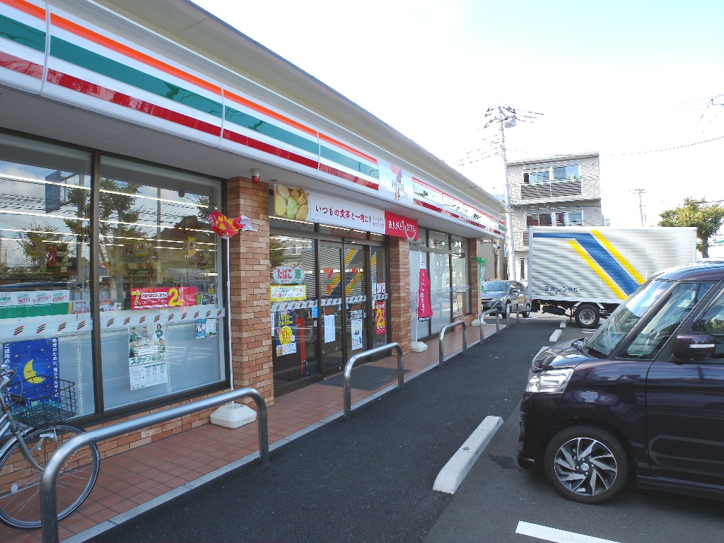 コンビニ　セブンイレブン川口戸塚5丁目店（コンビニ）まで482m