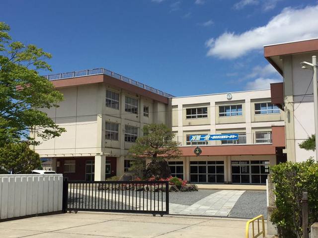 中学校　郡山市立郡山第七中学校（中学校）まで593m
