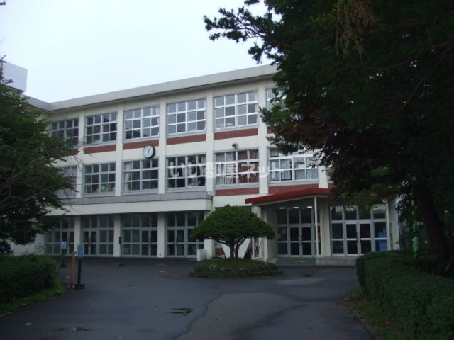 小学校　千歳市立千歳小学校（小学校）まで658m