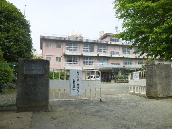 中学校　小田原市立白山中学校（中学校）まで1604m