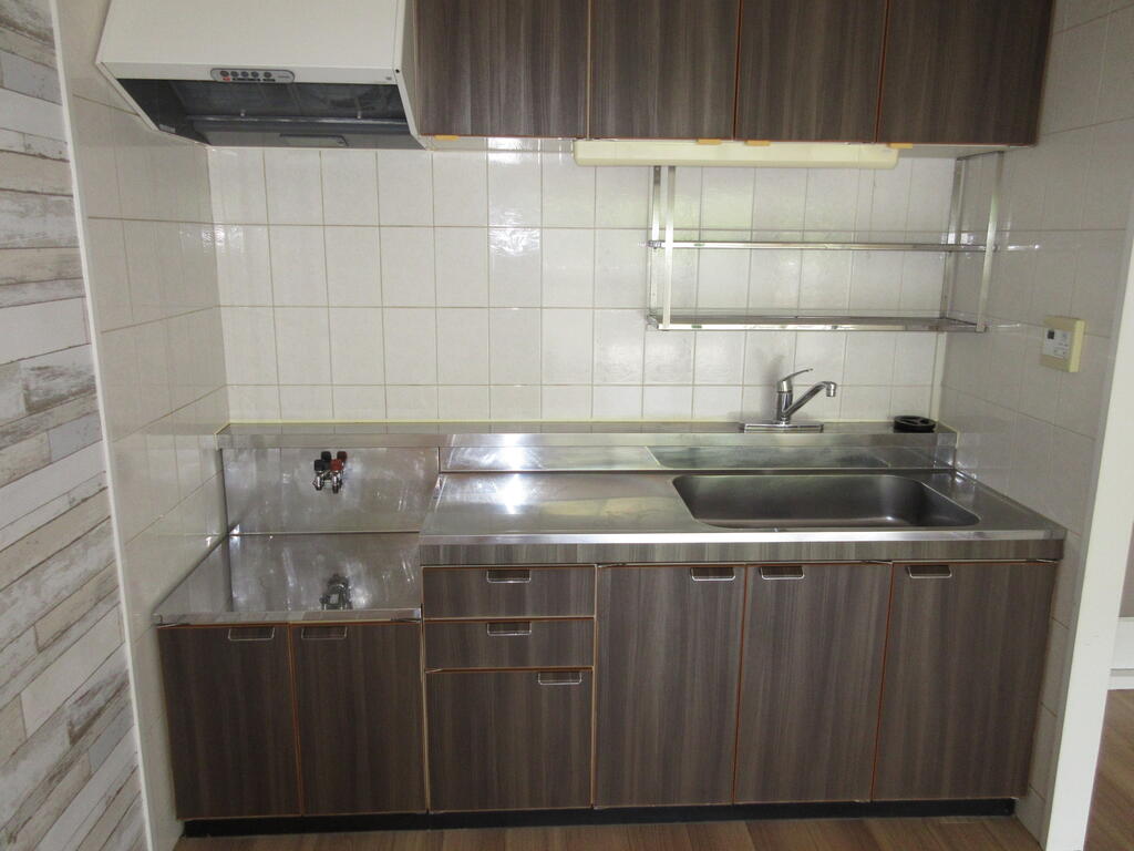 キッチン　（同タイプの別のお部屋です）