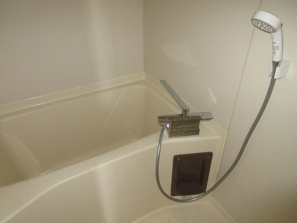 バス・シャワールーム　（同タイプの別のお部屋です）