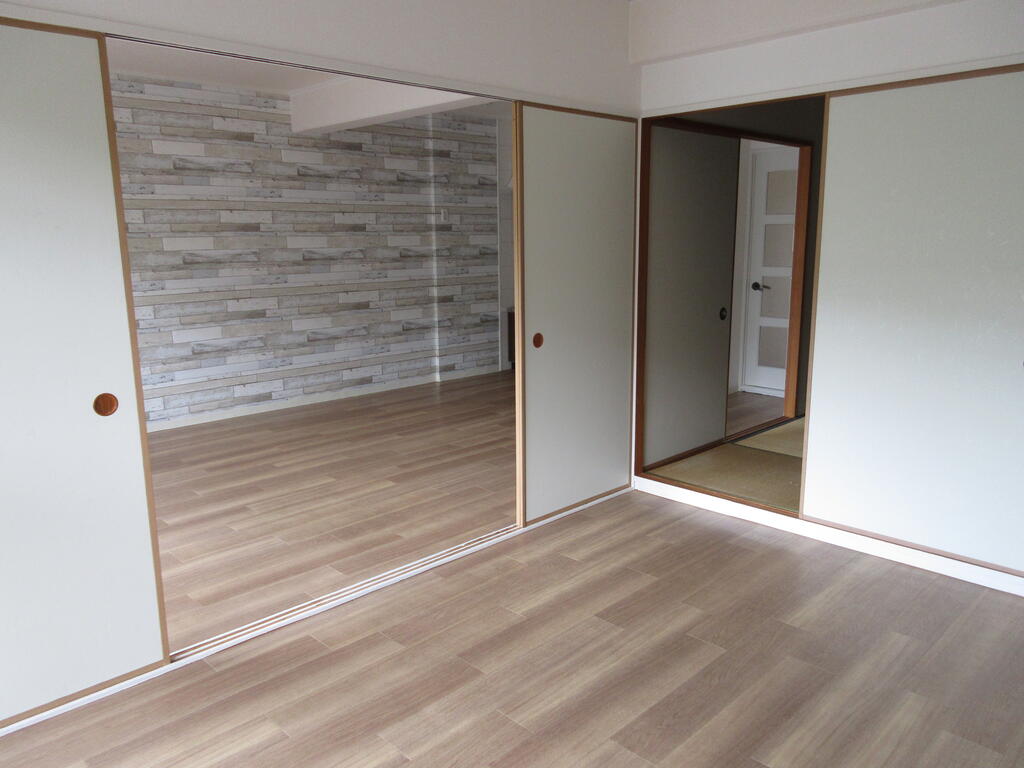 居室・リビング　（同タイプの別のお部屋です）