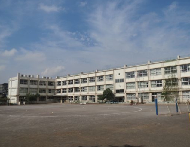 小学校　上板橋第四小学校（小学校）まで812m