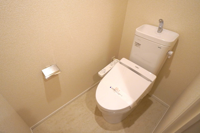 トイレ　※写真は同タイプ住戸です。