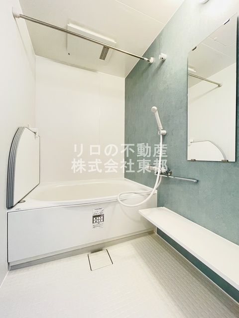 バス・シャワールーム　足が伸ばせる広々バスタブでリラックス♪
