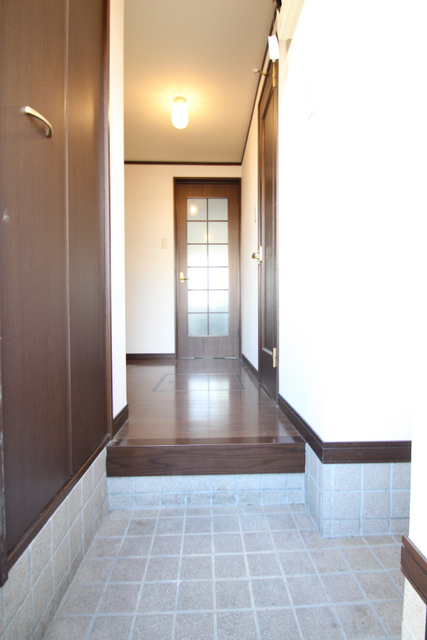玄関　※他のお部屋の参考写真です