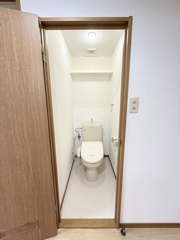 トイレ　トイレは洋式で、ウォシュレットを設置しています。