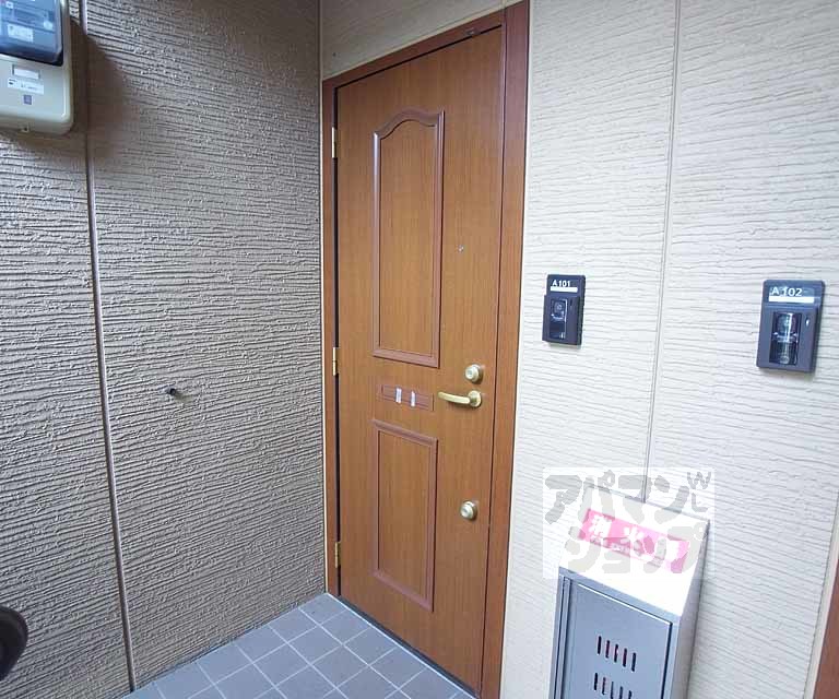 その他設備　玄関のドアです。