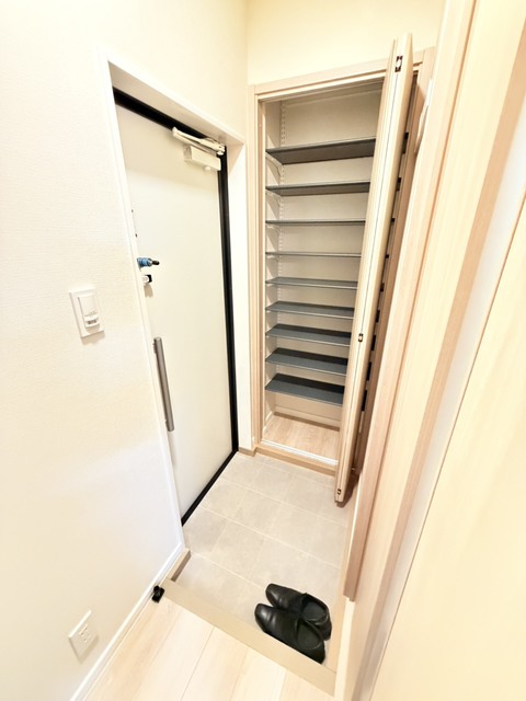 玄関　参考写真　同施工会社施工物件