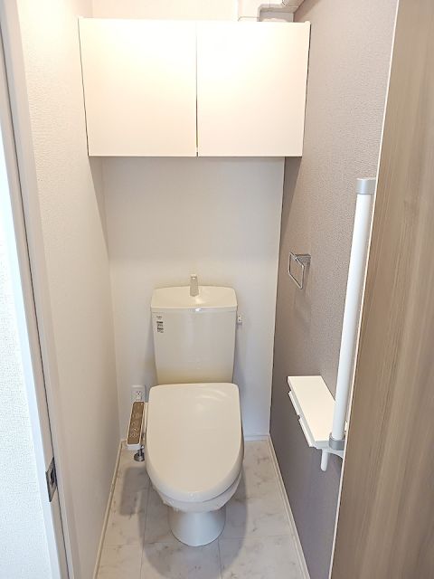 ヴィラ・トレ・ラーモ Cのトイレ写真