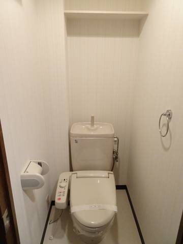 トイレ　温水洗浄便座